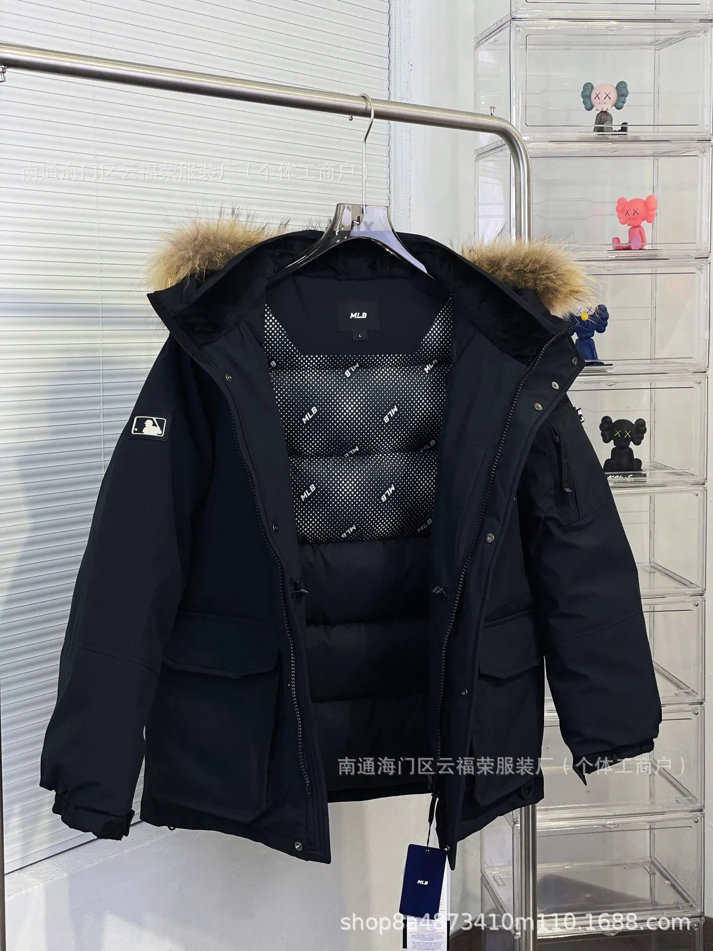 MLB x New York Yankees White Fur-Hooded Down Jacket - 24