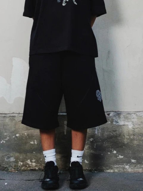 Maison Margiela Tabi-Style Oversized T-Shirt and Cropped Shorts Set Black - 11