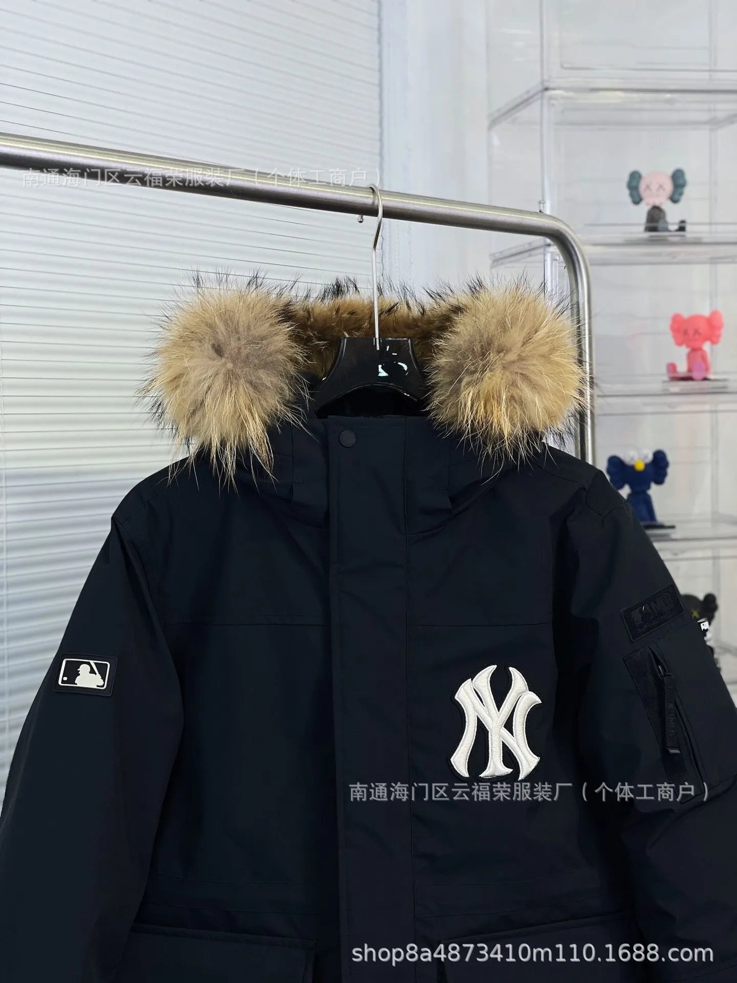 MLB x New York Yankees White Fur-Hooded Down Jacket - 18