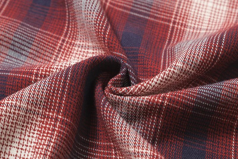 Design Oversized Short-Sleeve Plaid Shirt in Red and Navy - 11