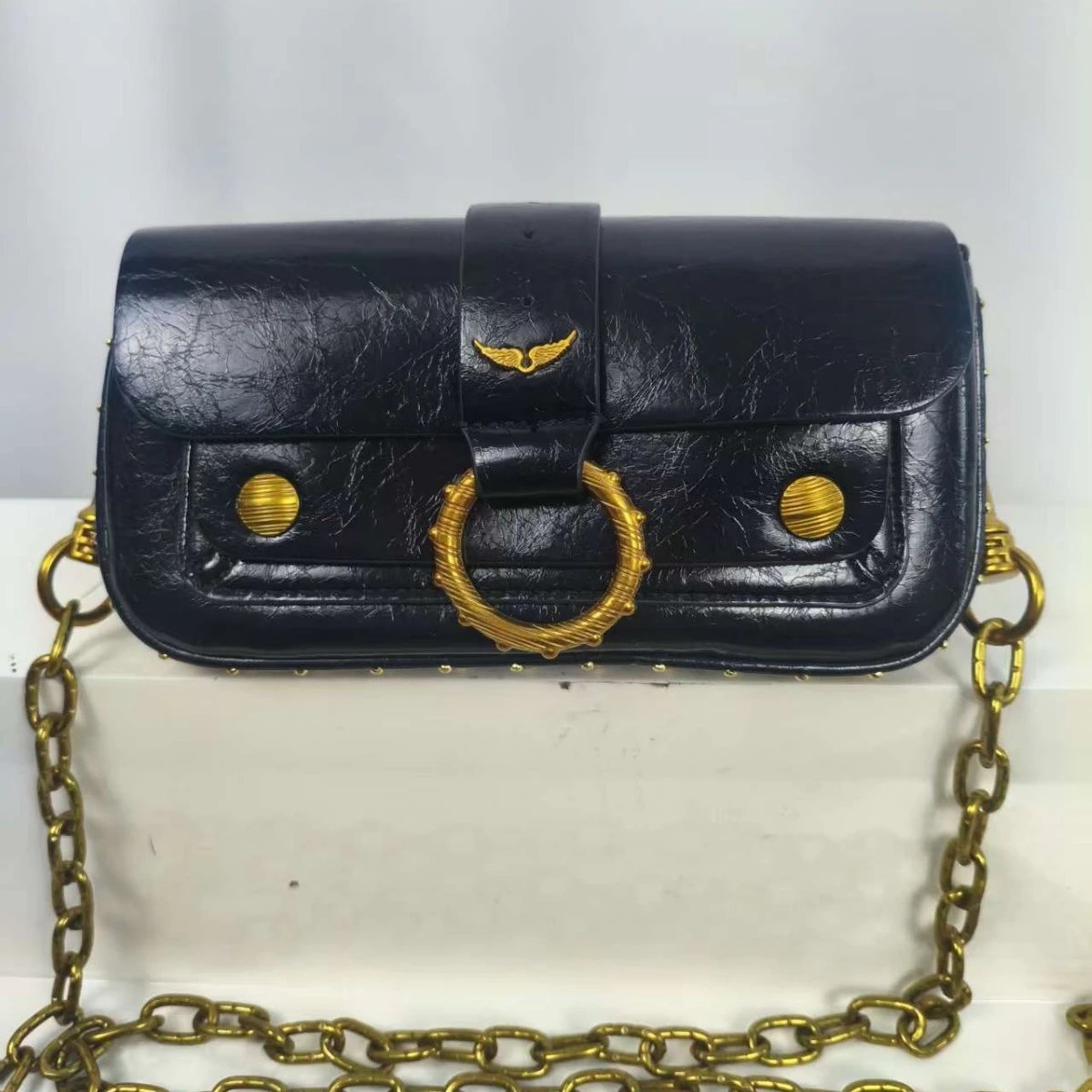 Classic rivet circle design, simple and versatile mini bag