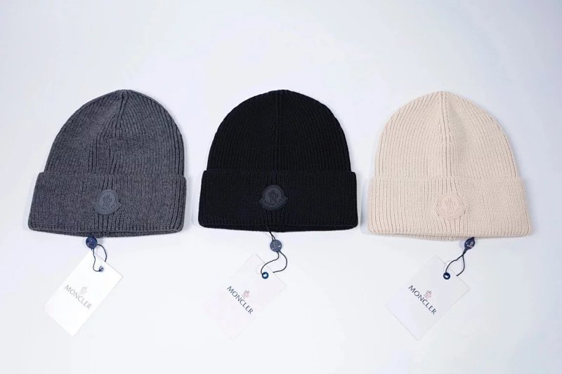 Moncler hat