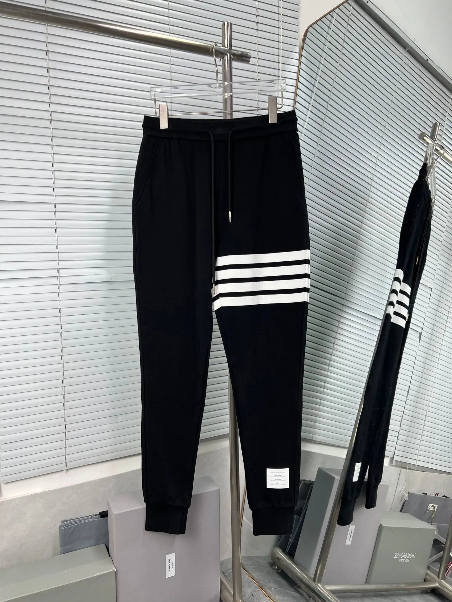 Black sweatpants SKU image
