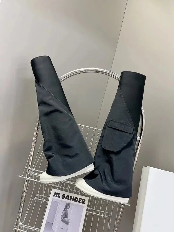 blackboots
