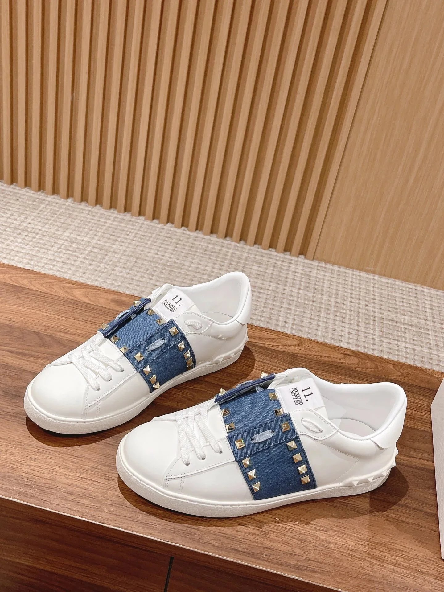 Blue denim rivet 24