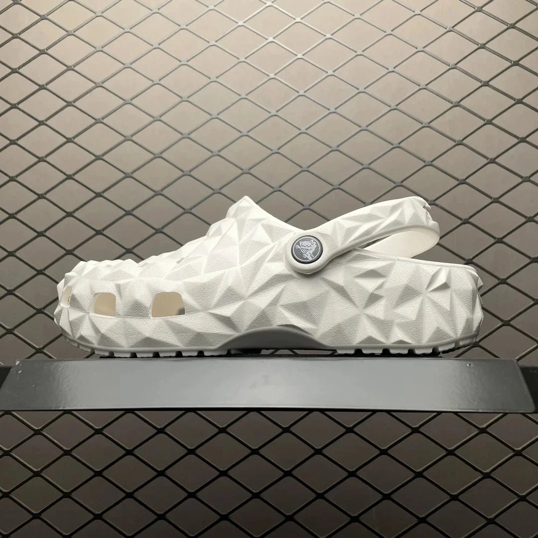 16-Crocodile Pool Pineapple All White