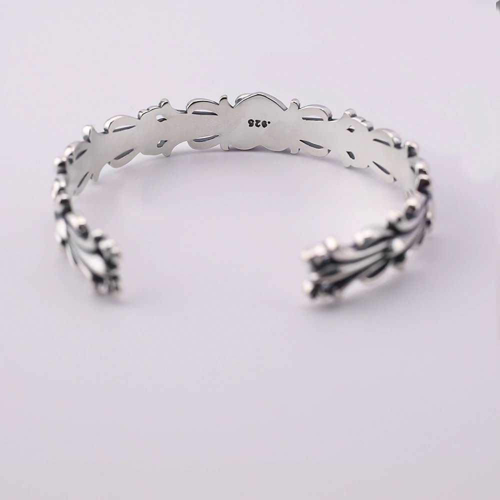 Hand Ring Heavy Industry Creates A Simple And Elegant Design