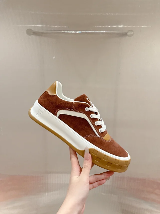 Louis Vuitton Sneakers Low-top lace-up suede with LV monogram details and gum sole product detail image 7