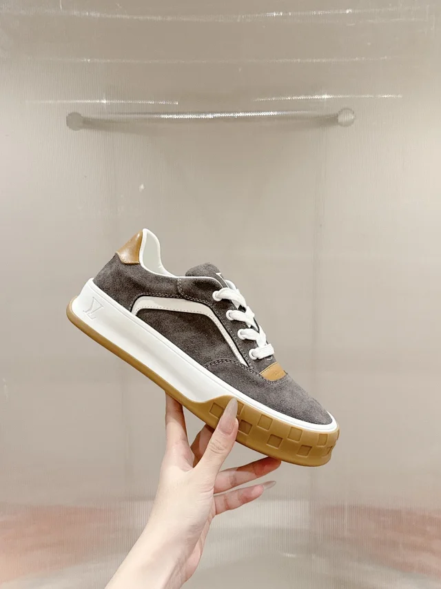 Louis Vuitton Sneakers Low-top lace-up suede with LV monogram details and gum sole product detail image 5