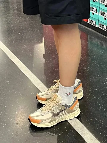 Nike Nike Zoom Vomero 5