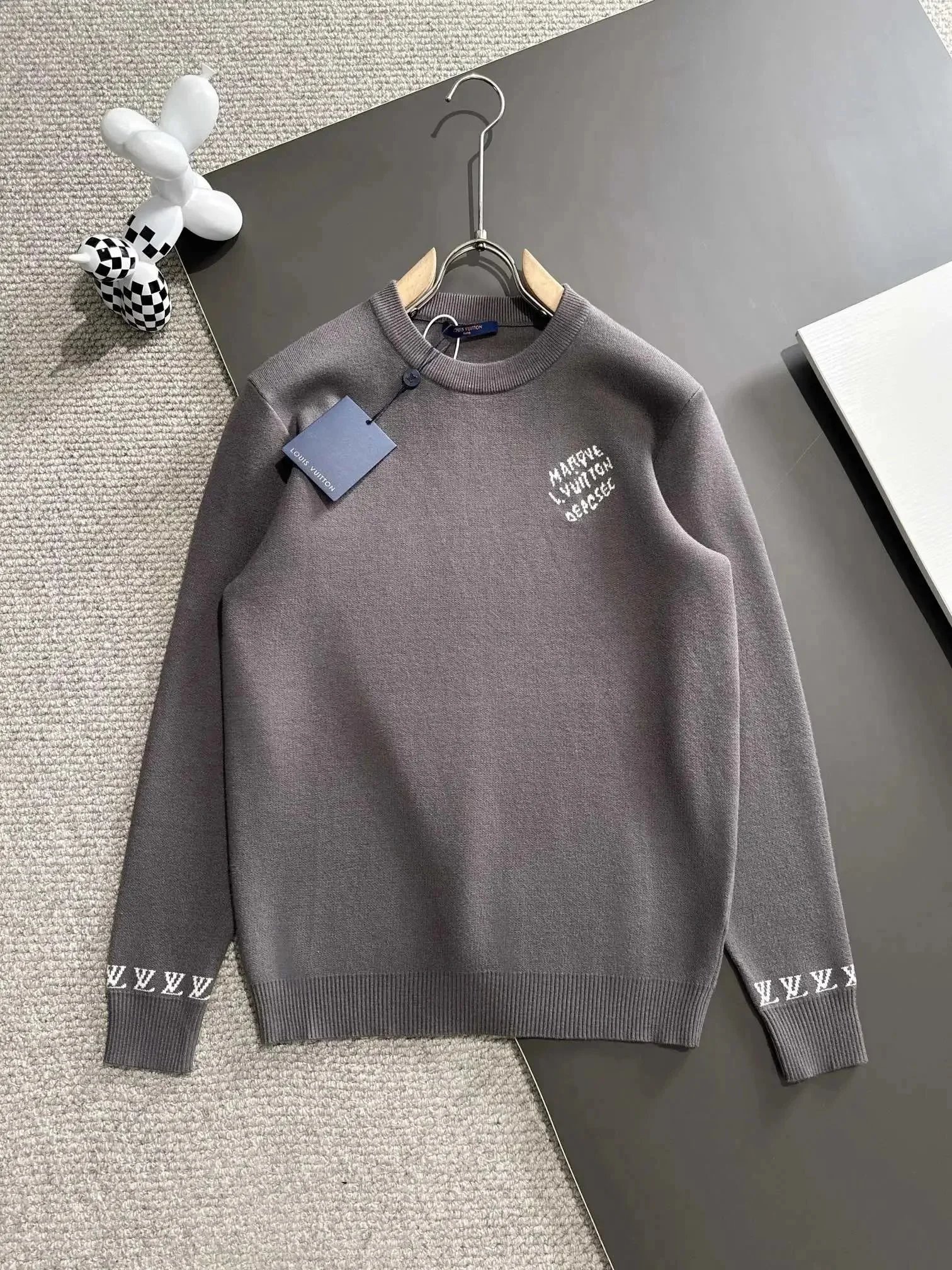 Louis Vuitton Gray S