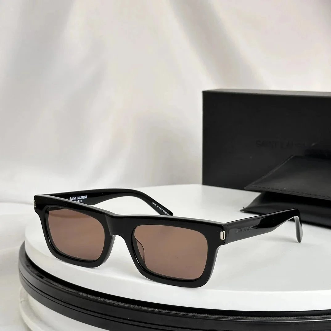 Saint Laurent Rose photo 4