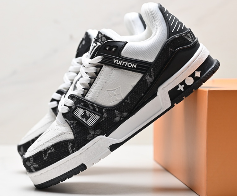 Louis Vuitton Black 