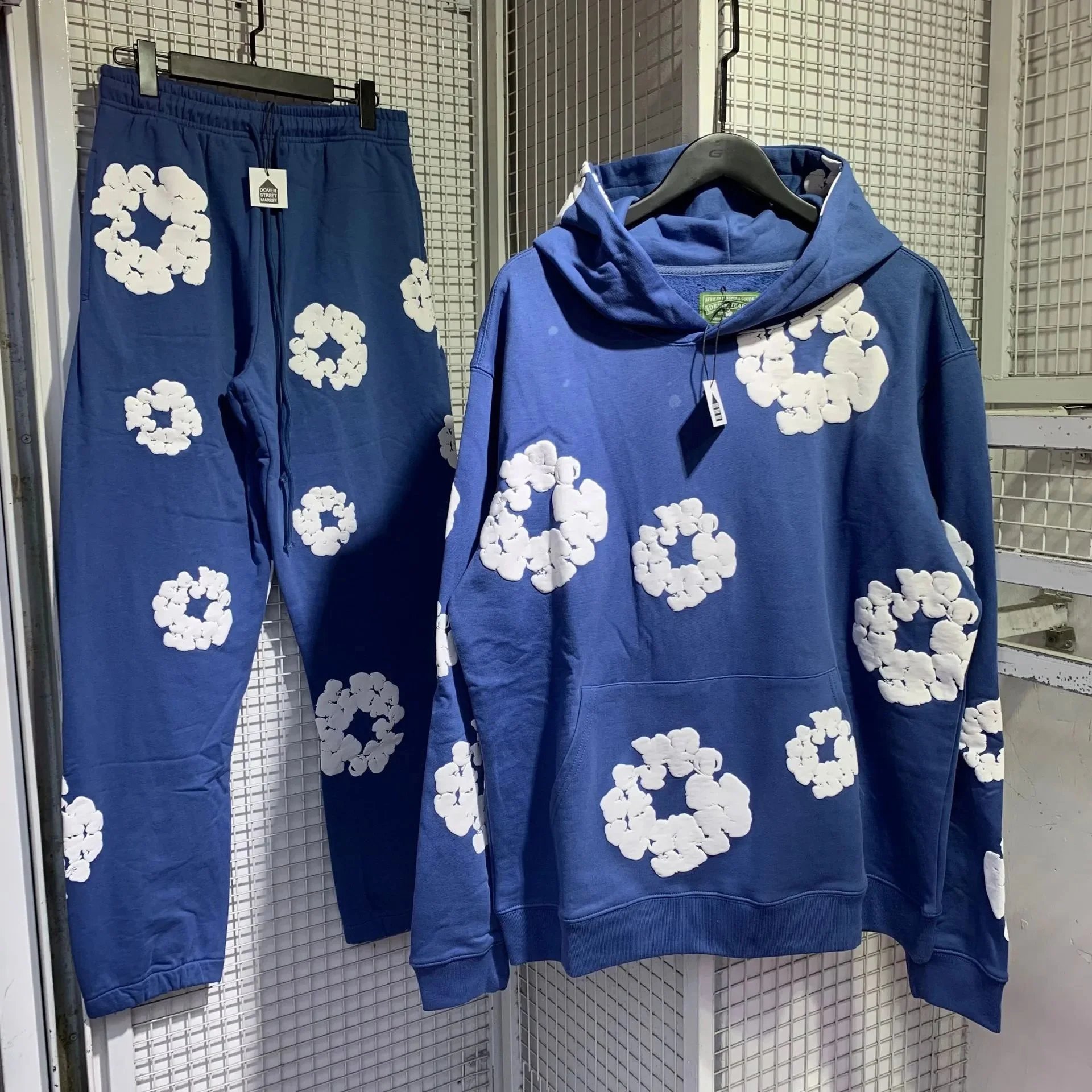 Cotton Wreath Sweatsuit photo 2