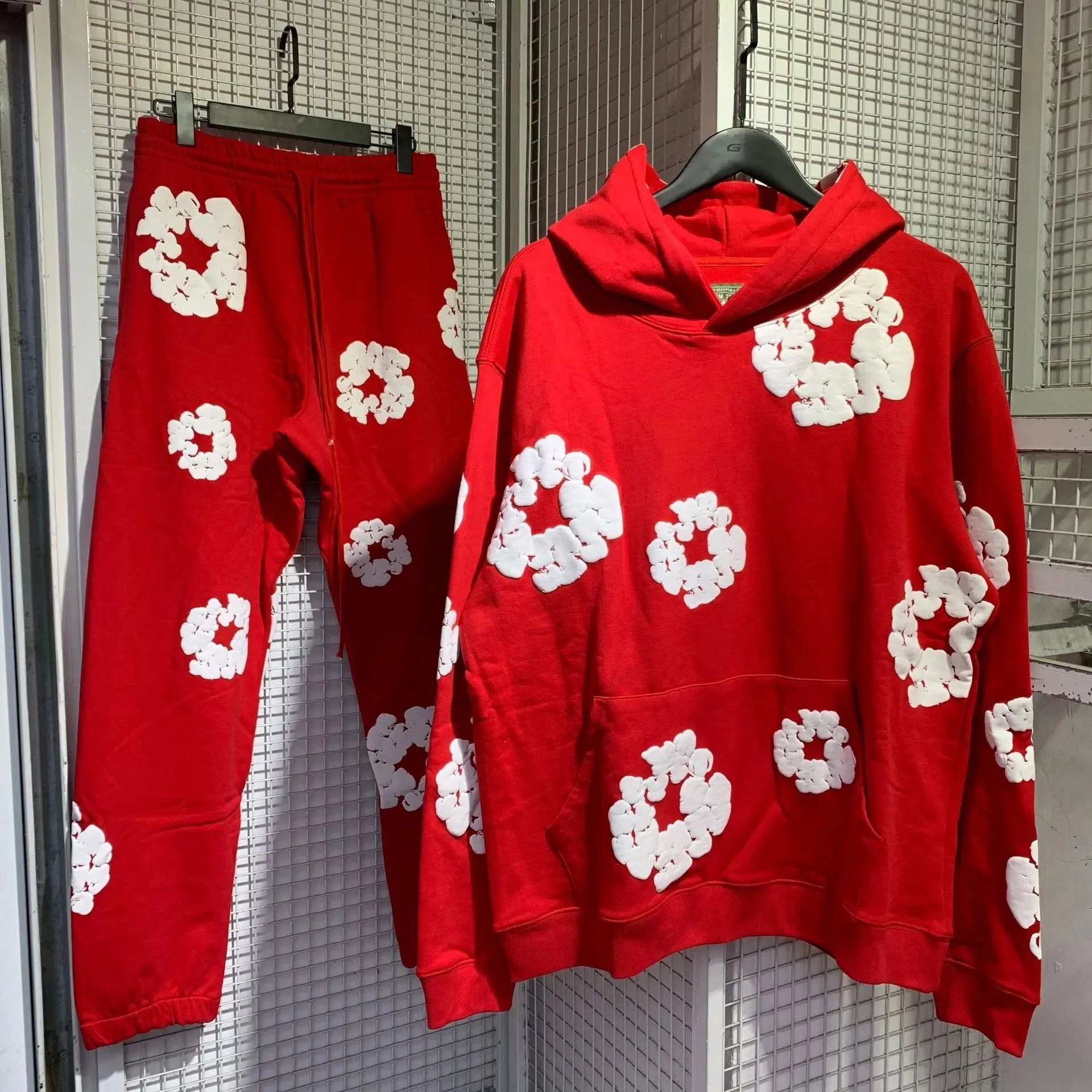 Cotton Wreath Sweatsuit photo 5