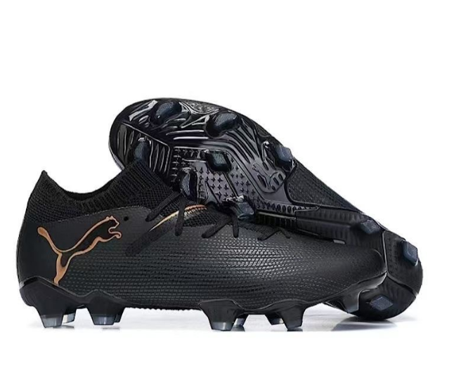 Puma One Black Socce