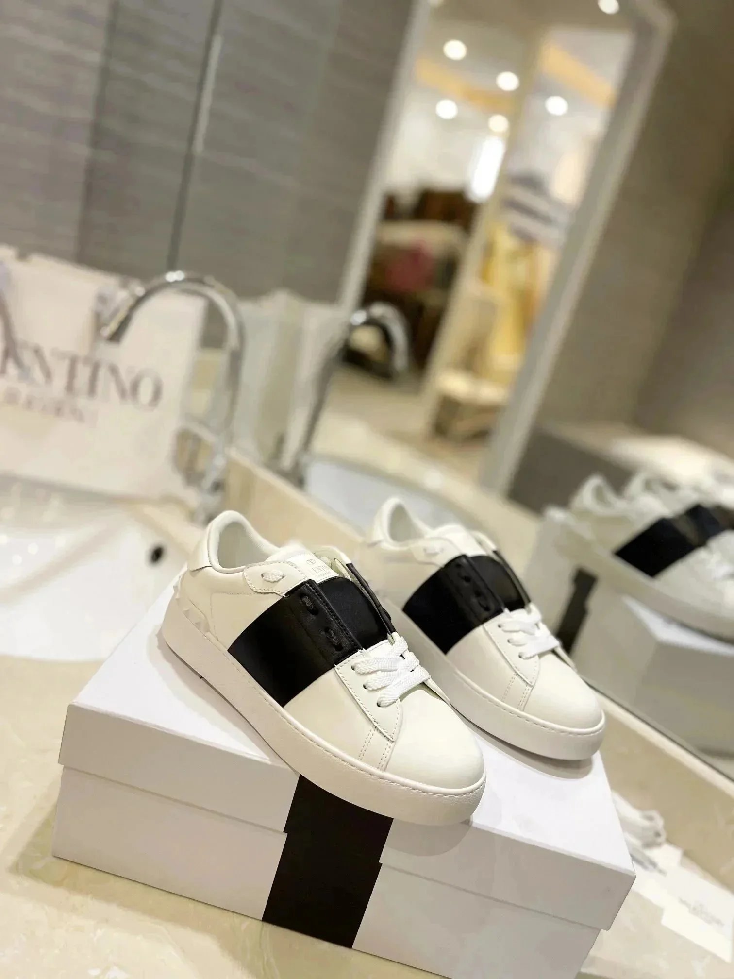 Valentino Rockstud W