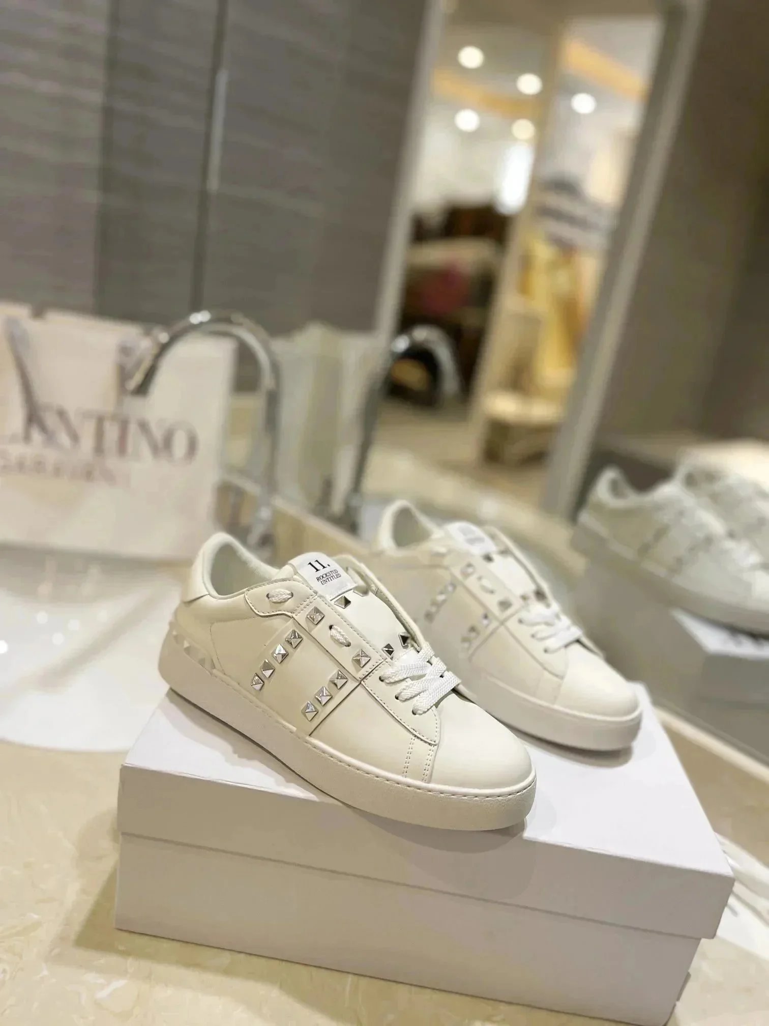 Valentino Rockstud W