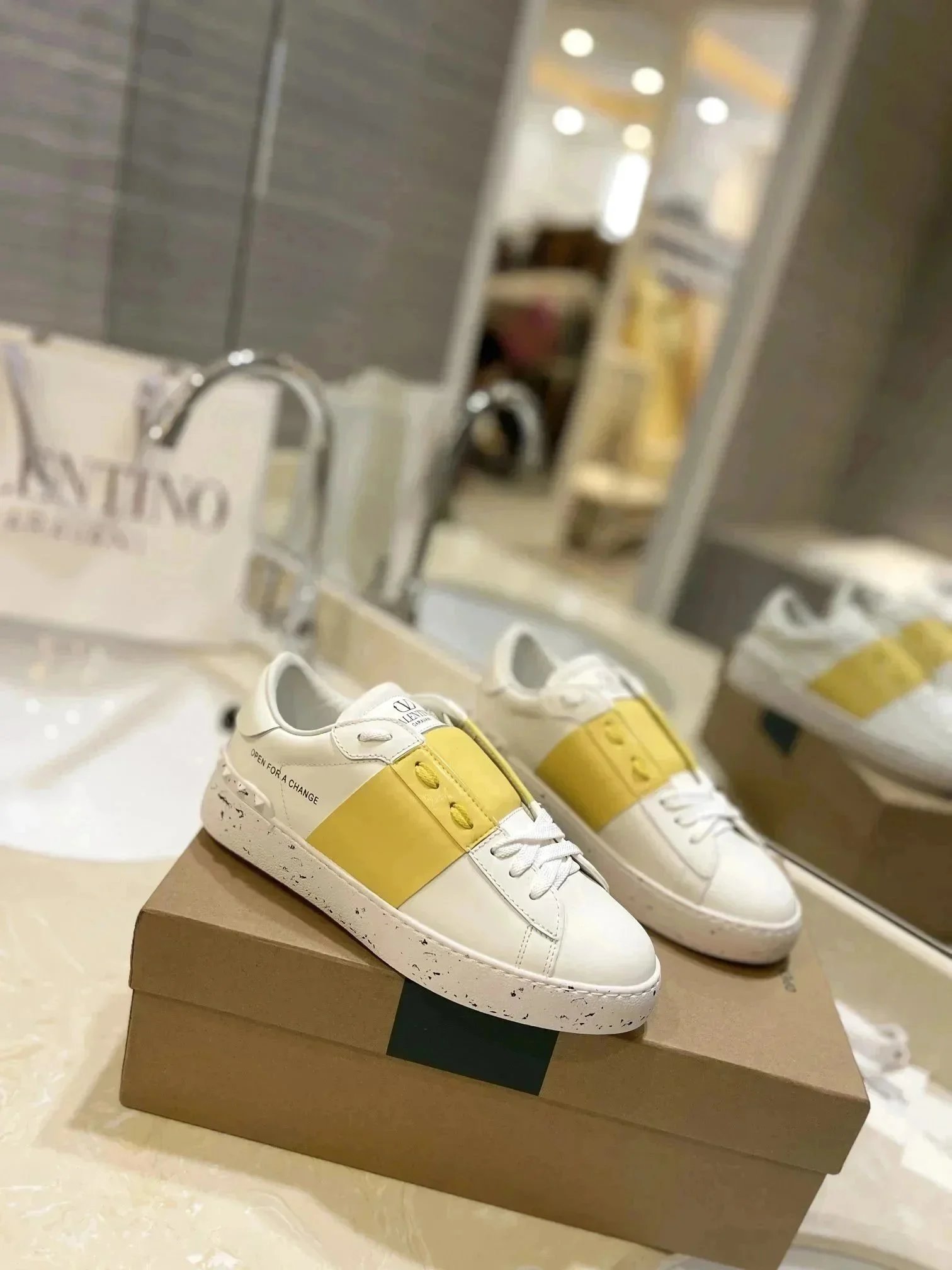 Valentino Rockstud Y