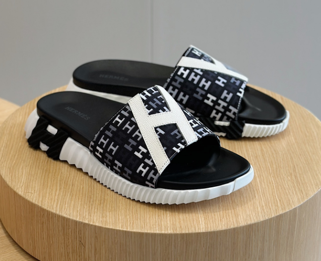 Hermès Black and Whi