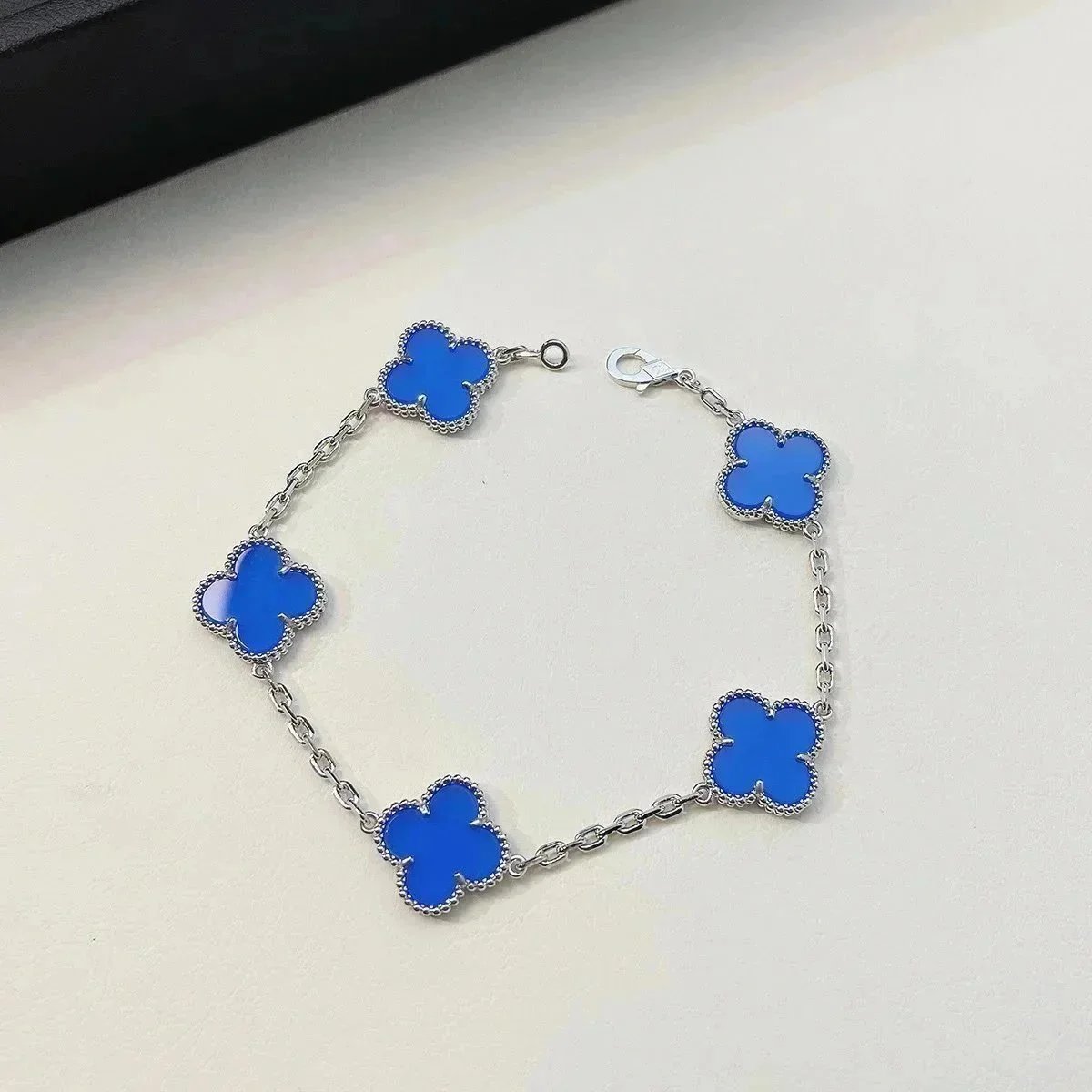 Van Cleef & Arpels B
