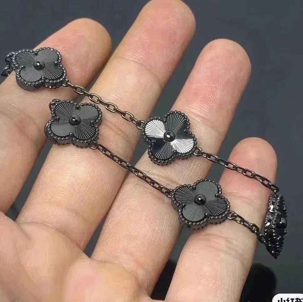 Van Cleef & Arpels B