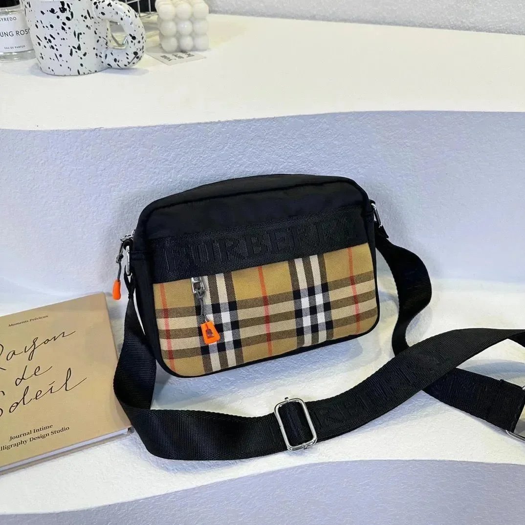 Burberry Vintage Che
