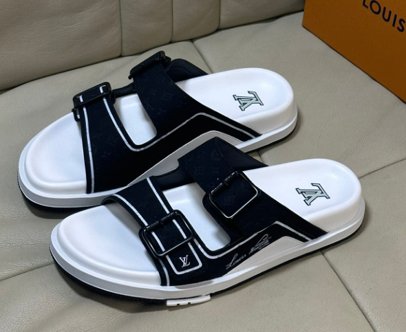 Louis Vuitton Black 