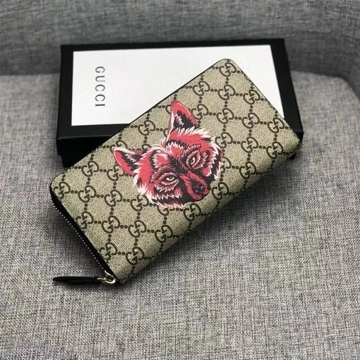 Gucci Beige Red Wall