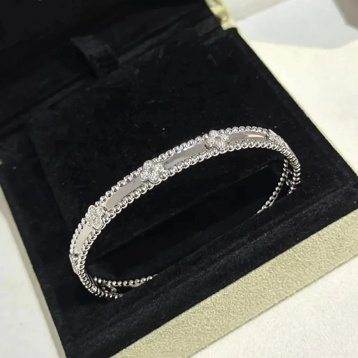 Van Cleef & Arpels F