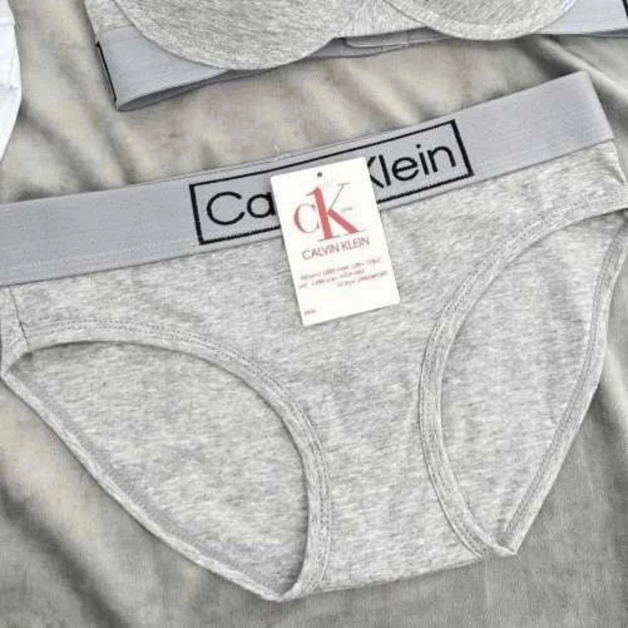 Calvin Klein Gray Un