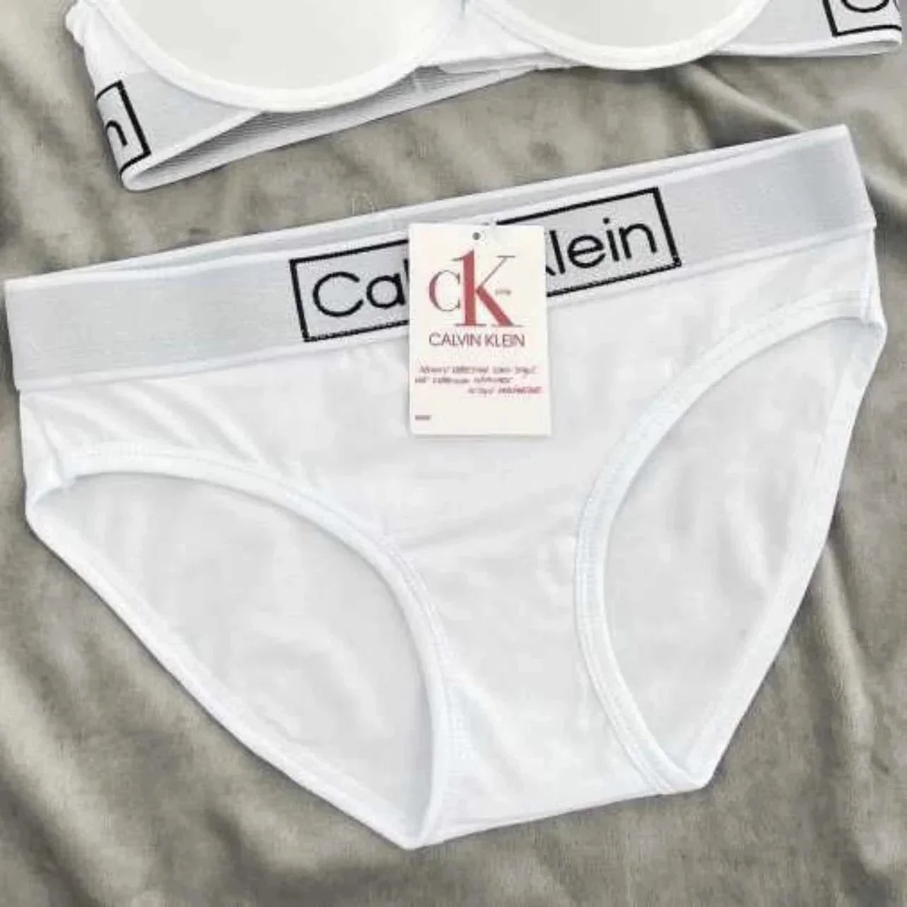 Calvin Klein White U