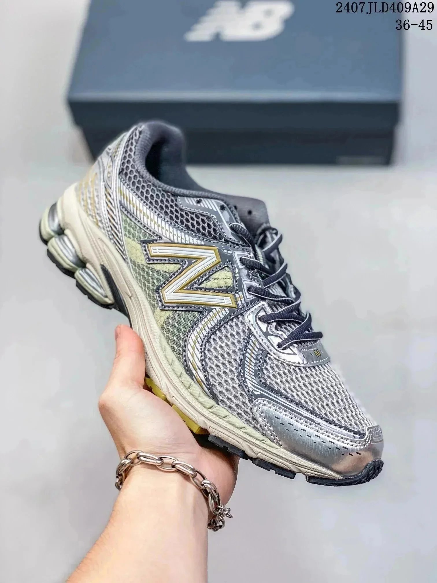 New Balance 860 Silv