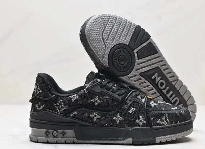 Louis Vuitton Black 