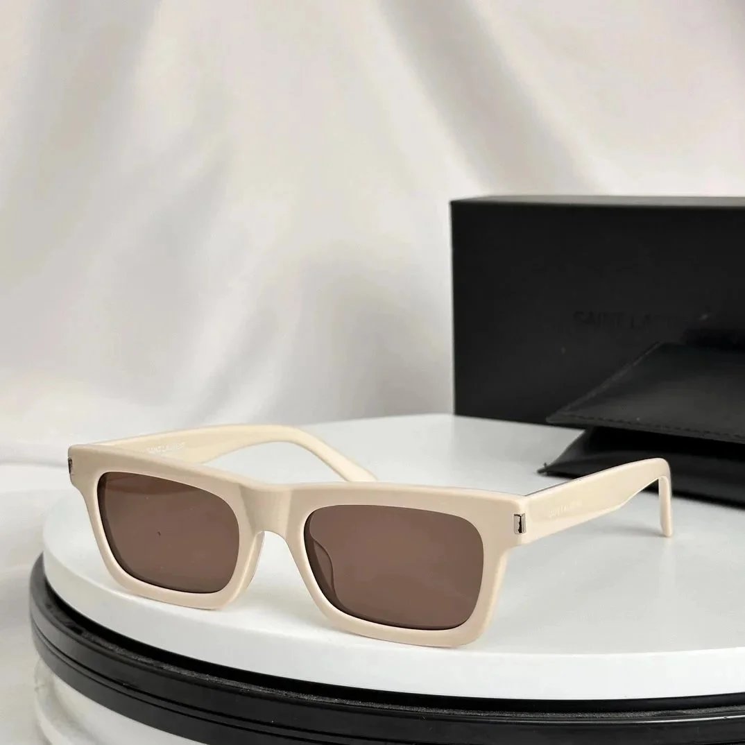 Saint Laurent Rose photo 2