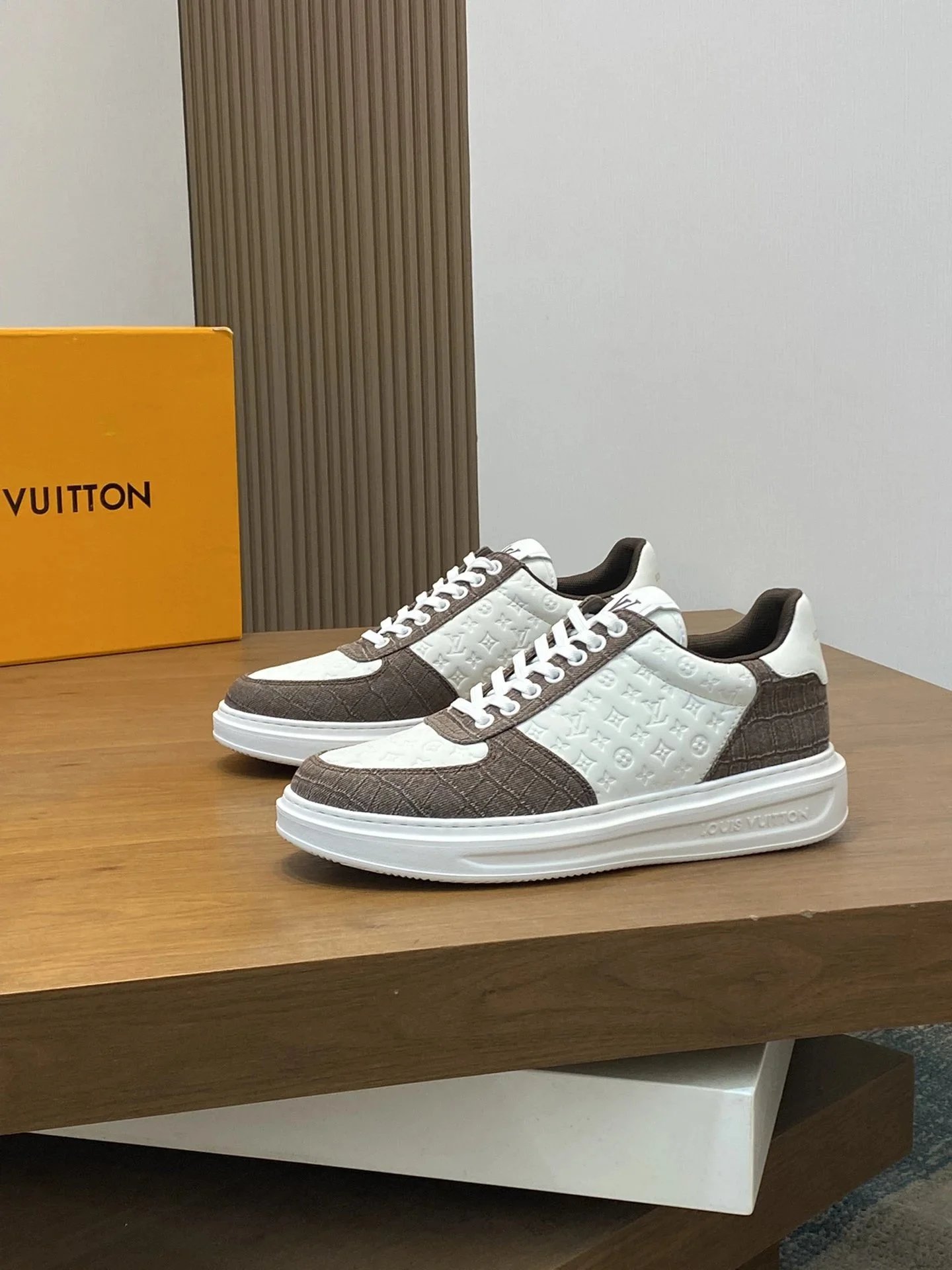 Louis Vuitton Brown 