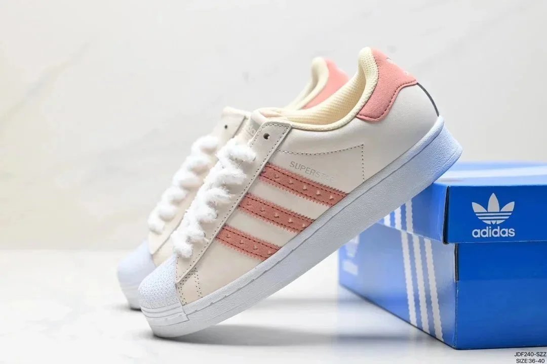 Adidas Superstar Pin