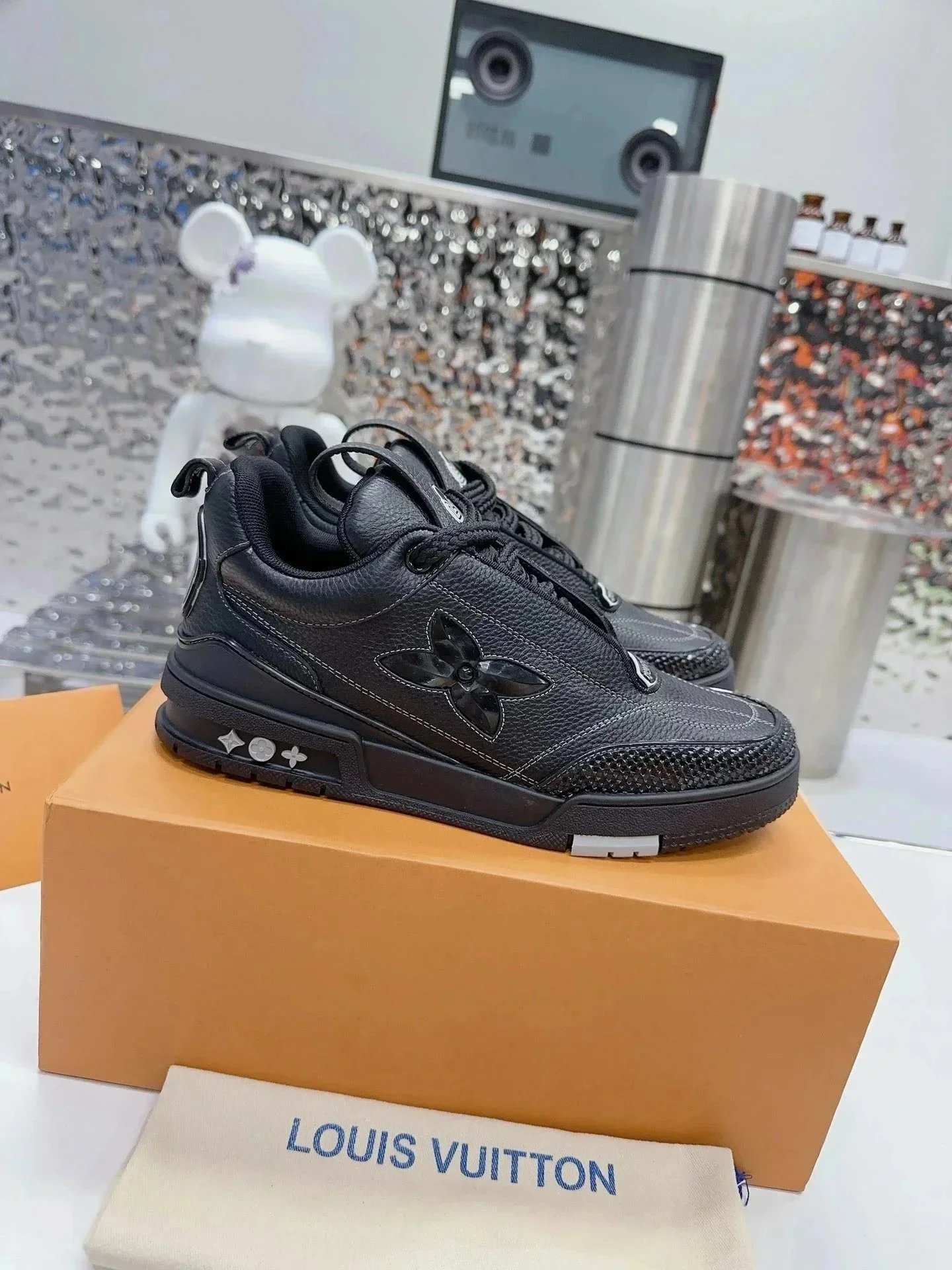 Louis Vuitton Black 