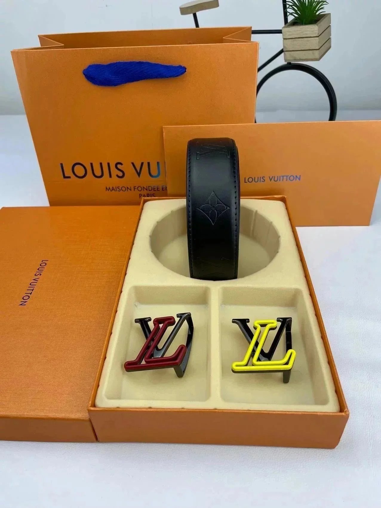 Louis Vuitton Black 