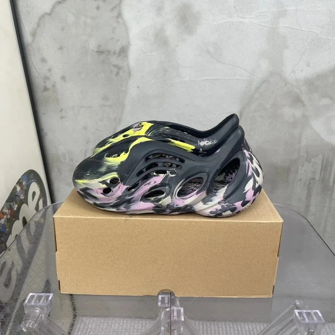 Yeezy Foam Runner Bl