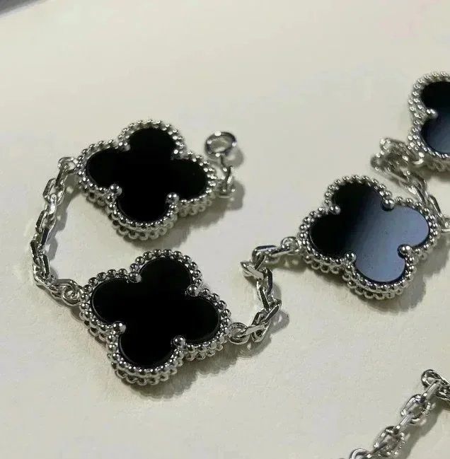 Van Cleef & Arpels B