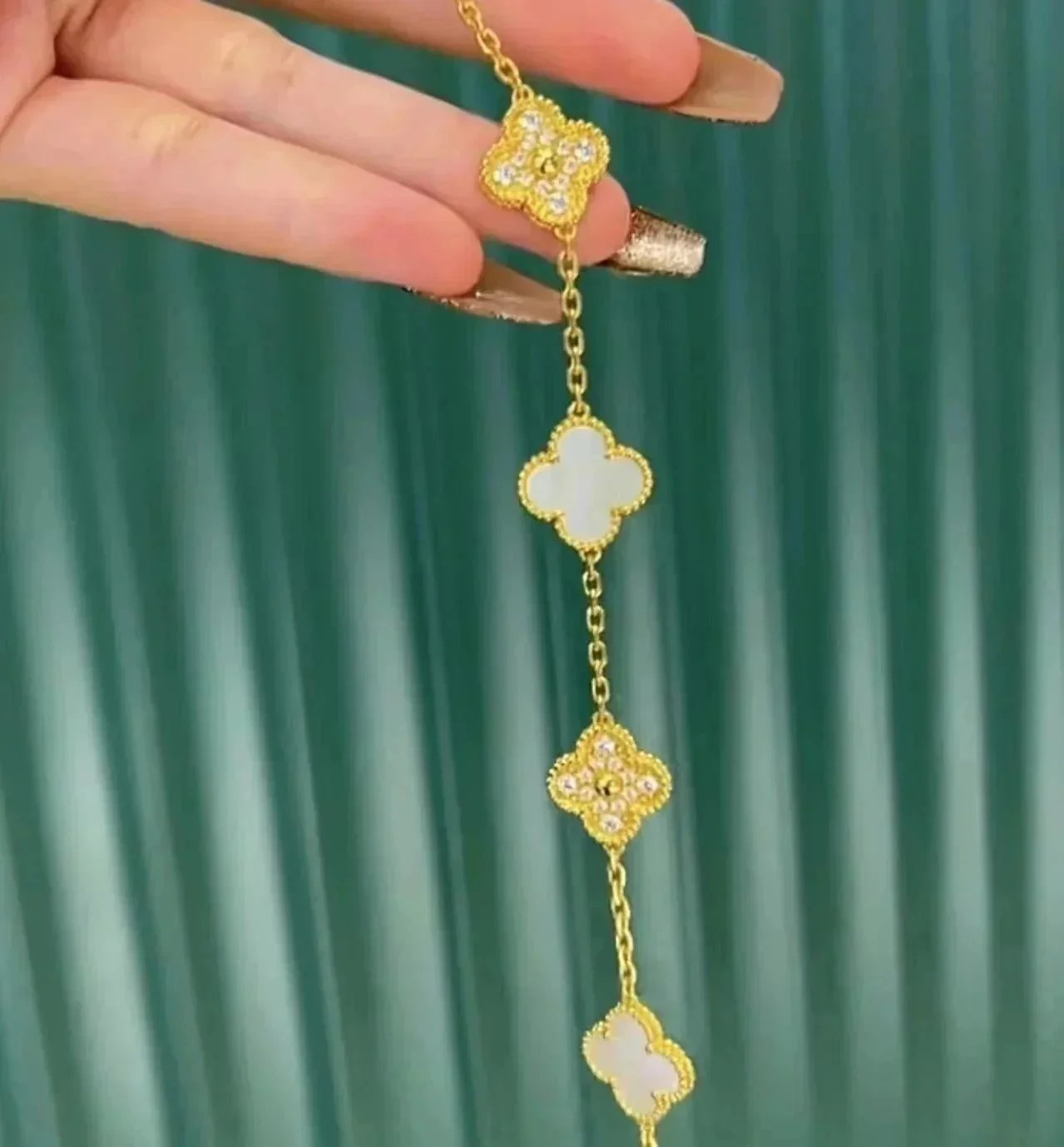 Van Cleef & Arpels W