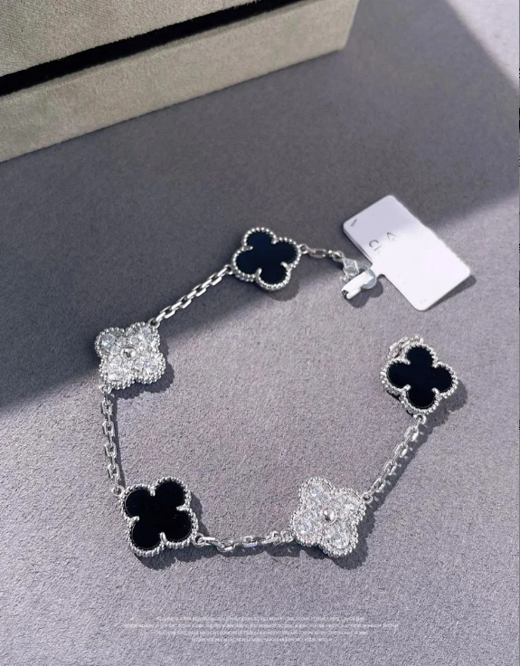 Van Cleef & Arpels B