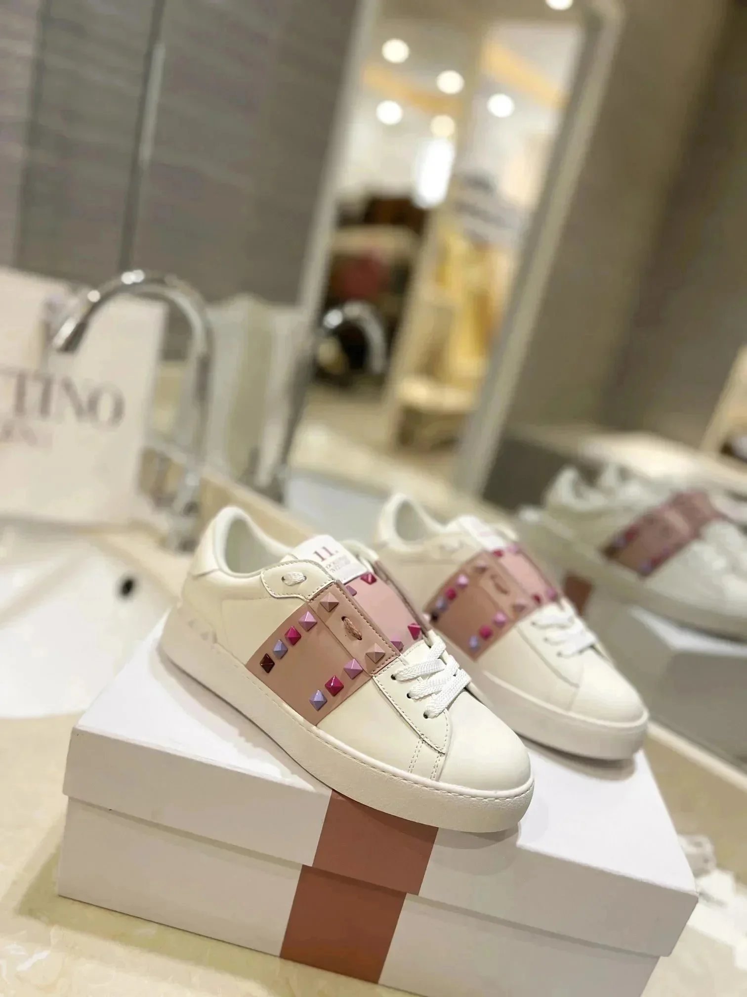 Valentino Rockstud B