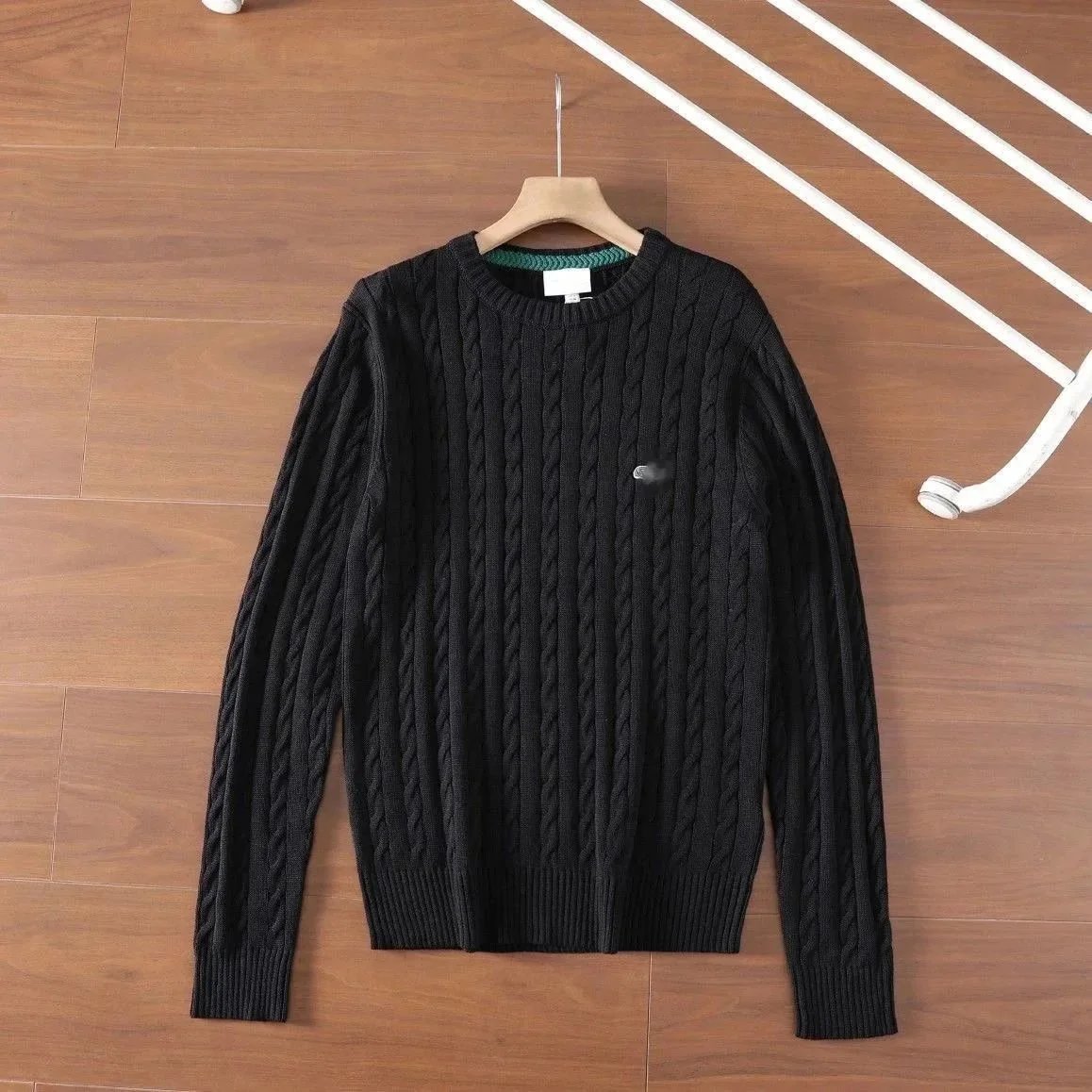 16- Sweater