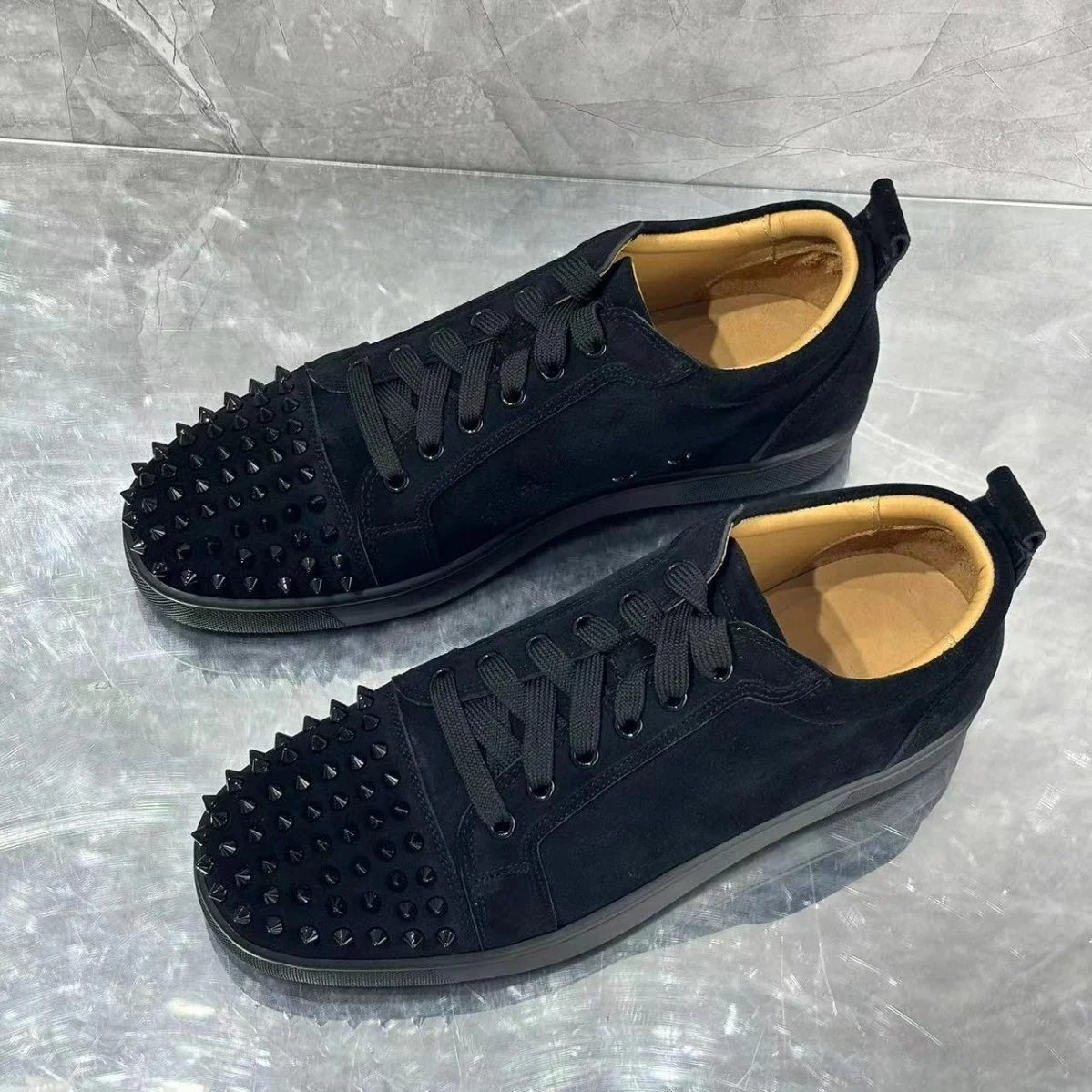 CL Louboutin铆钉板鞋平底透气休闲潮牌 3