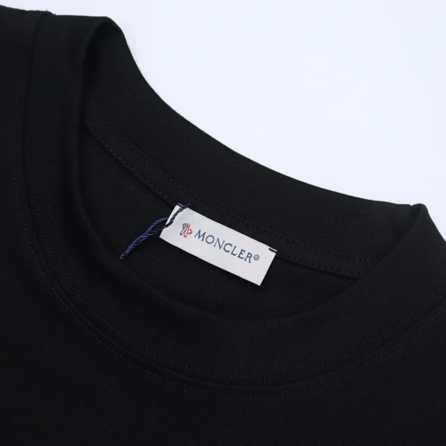 Moncler T-Shirts Logo-Print Crewneck T-Shirt product detail image 17