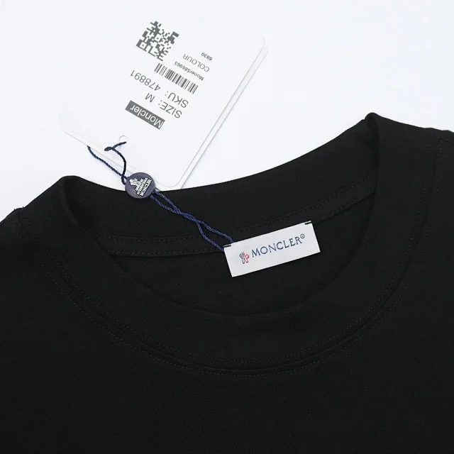 Moncler T-Shirts Logo-Print Crewneck T-Shirt product detail image 18