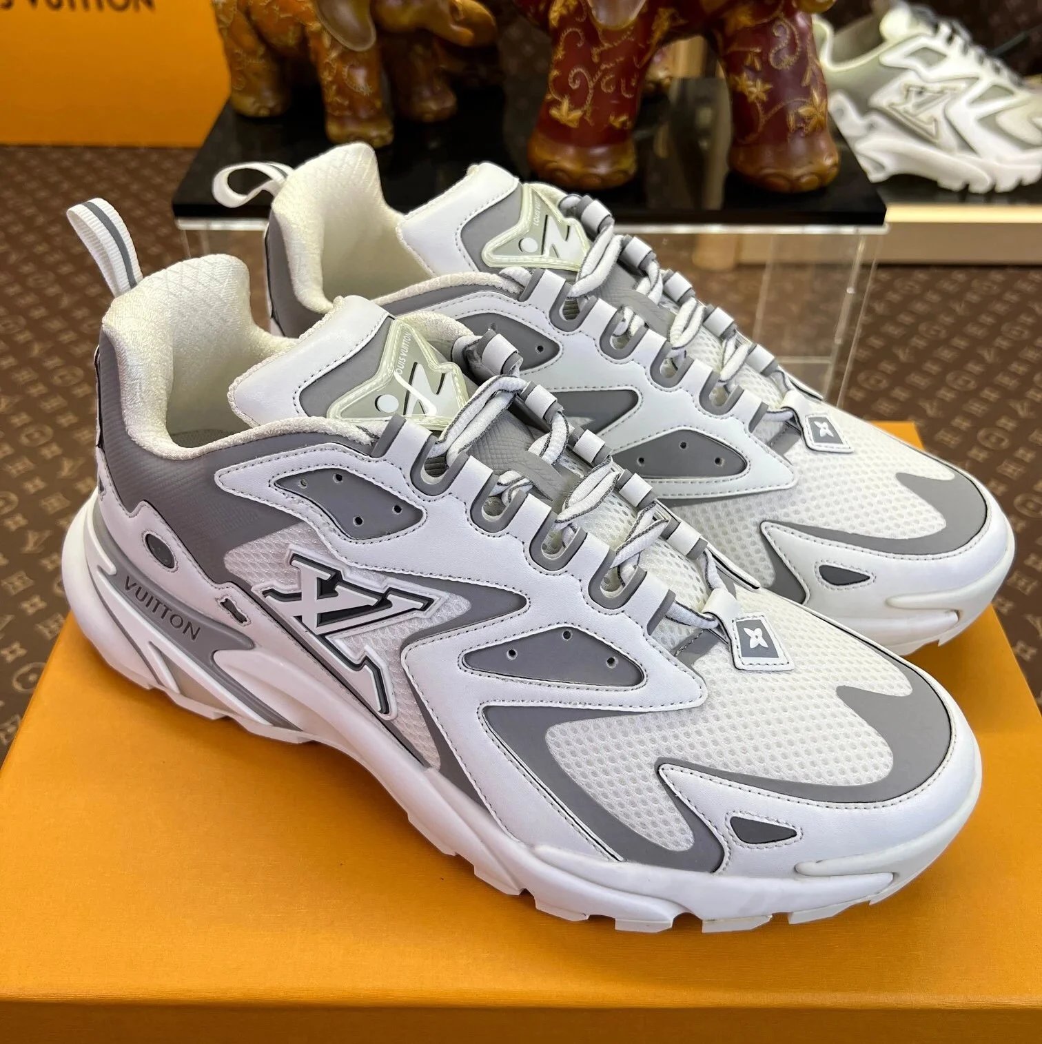 Louis Vuitton Sneakers High-Top Chunky Mesh — White and gray
