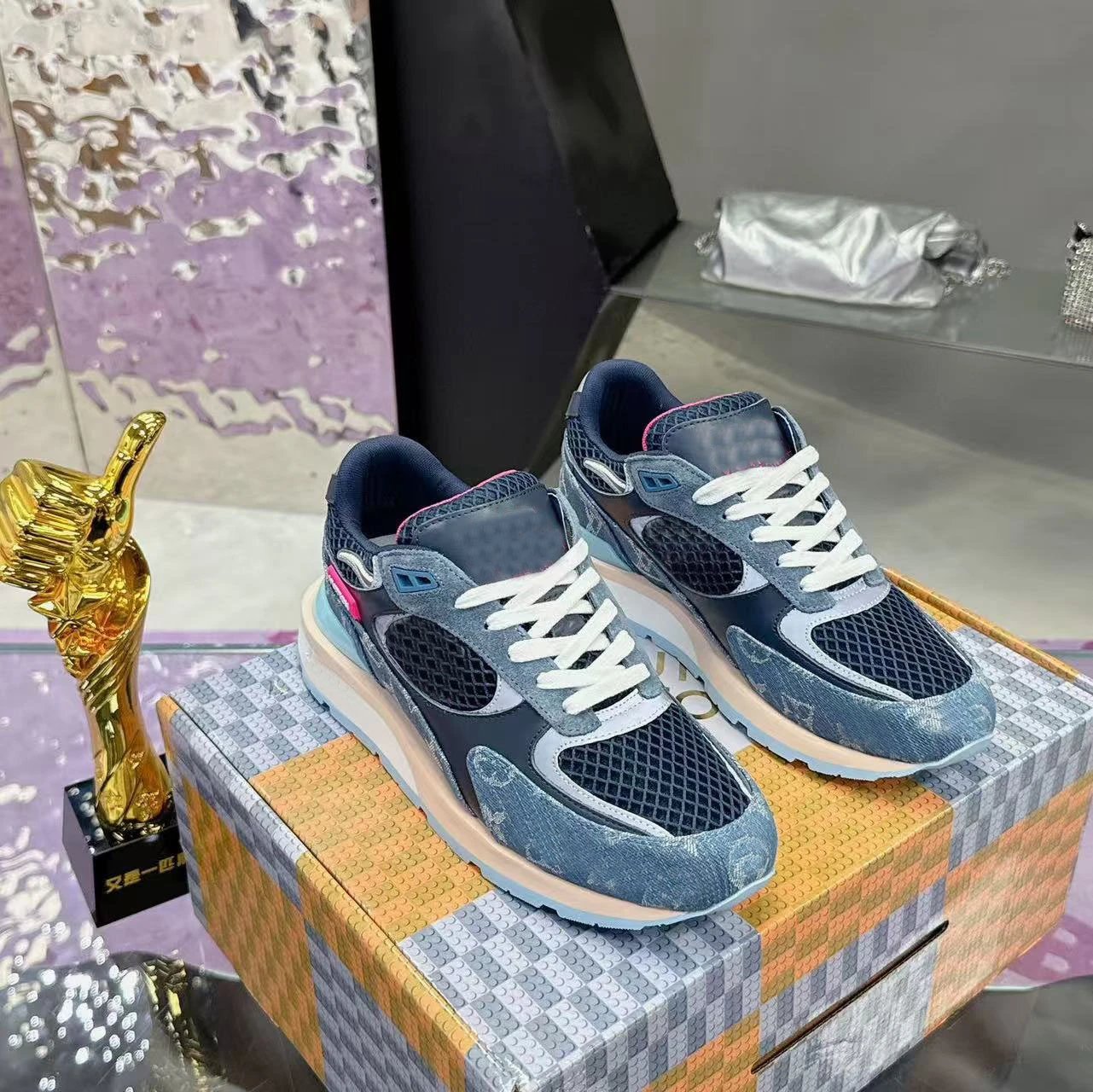 Louis Vuitton Sneakers Run Away Mesh and Suede — 18